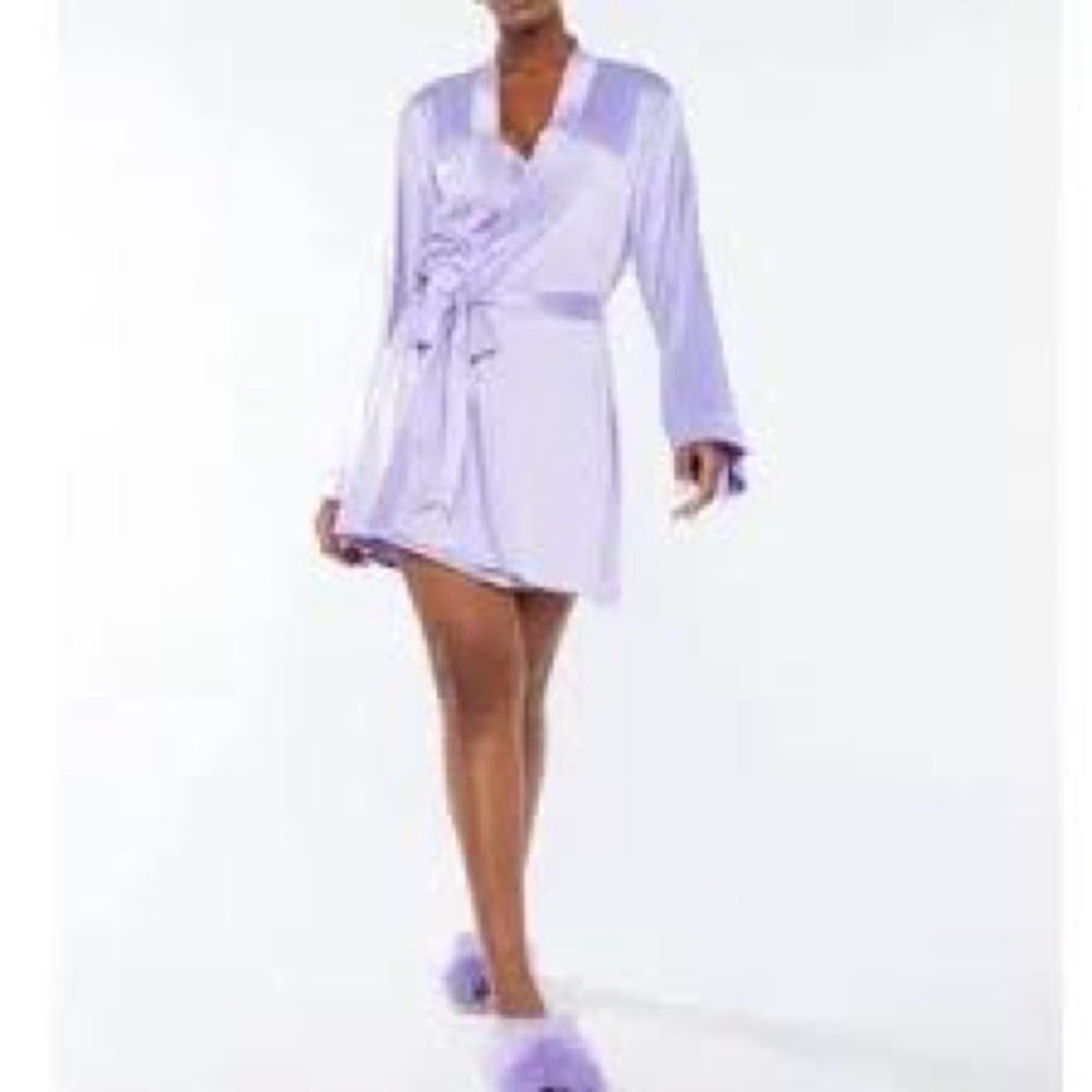 Savage X Fenty Lavender Satin Robe With Lace Embroidered Lightning Bolt  Sz M/L